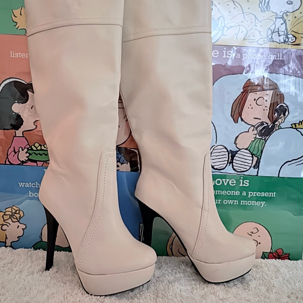 Elegant Cream Women's Boots